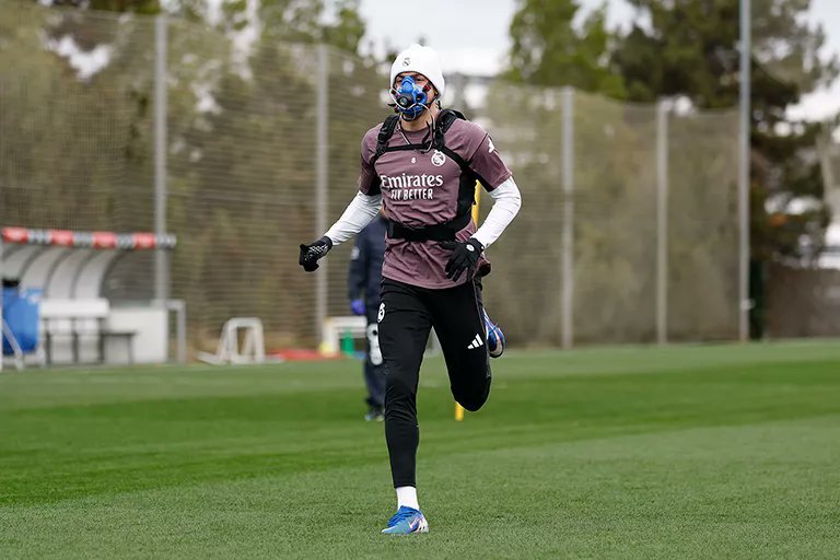 马卡：在昨天的限氧训练中，居莱尔排名第一，巴尔韦德、阿拉巴和弗兰加西亚同样出色，