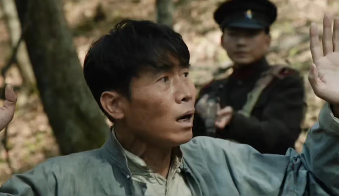 《归队》汤德远遭受肉体和精神的双重折磨，动摇了抗联的决心，开始在日占区做生意，像
