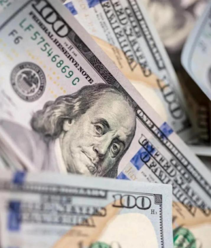 全世界现在都在赌中国和美国到底谁先扛不住。目前的状况是中国有货，美国有钱，但美国