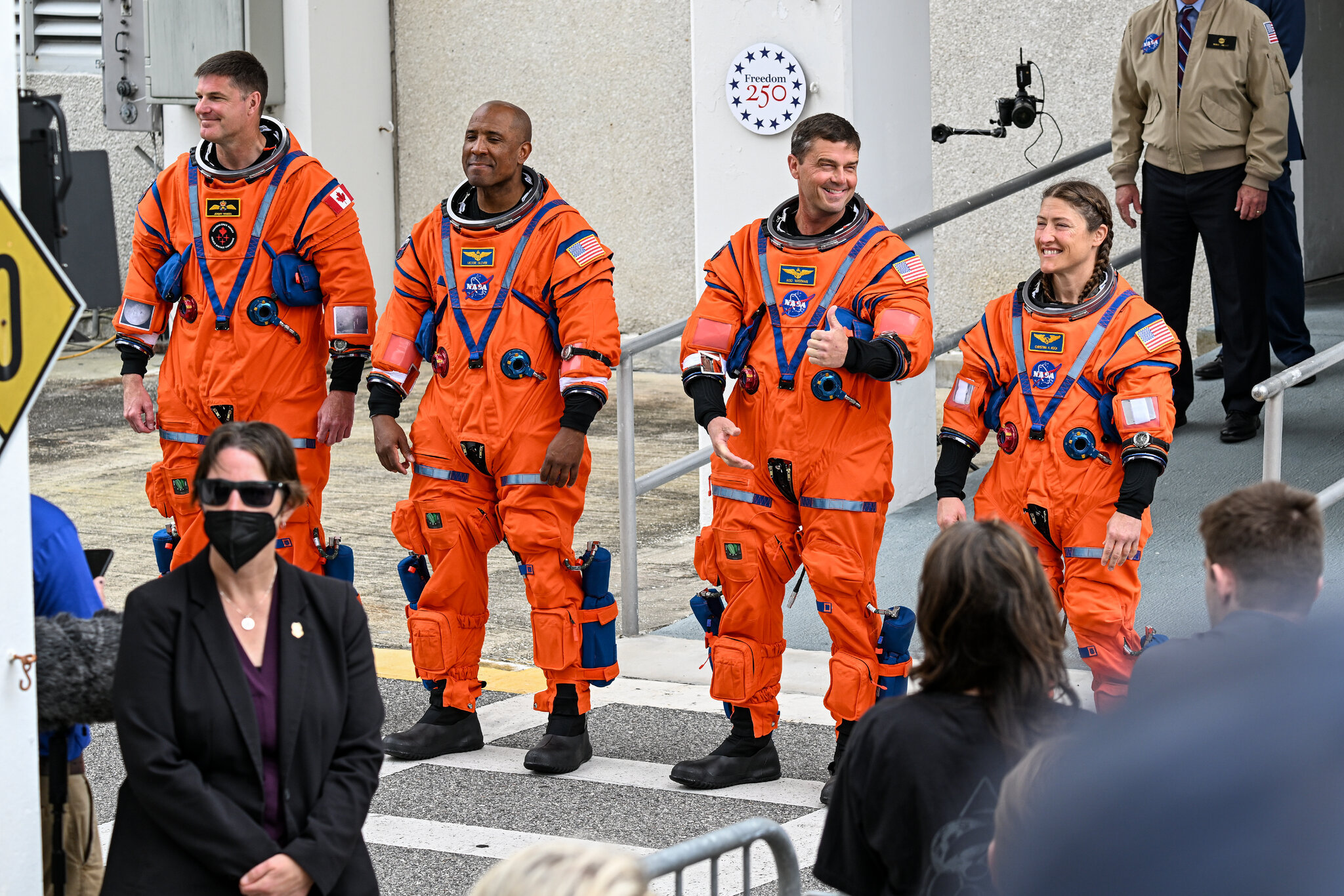 美国太空新篇章：绕月不登月，阿尔忒弥斯2号任务登场今年将迎来80岁生日的特朗普成