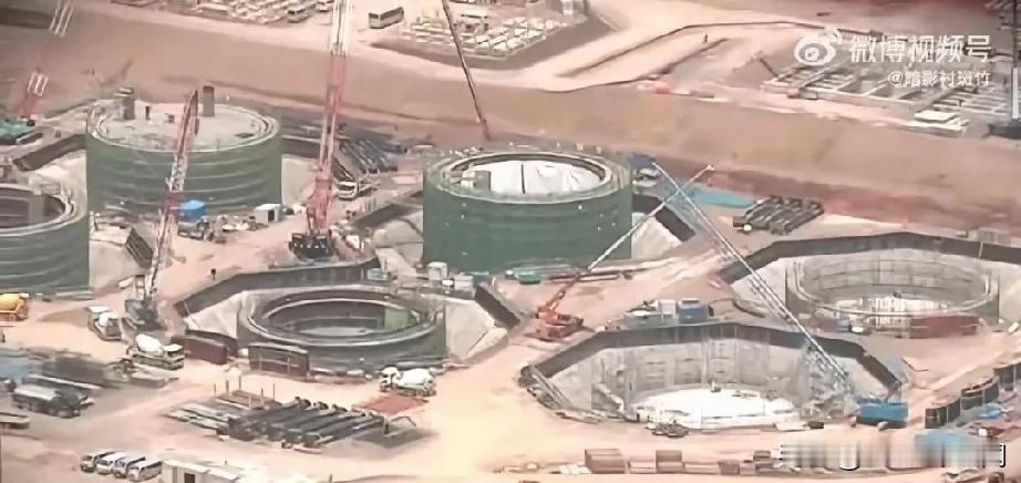 这是日本在建的导弹发射井：大家猜猜这些导弹部署好后会指向什么地方？以俄乌