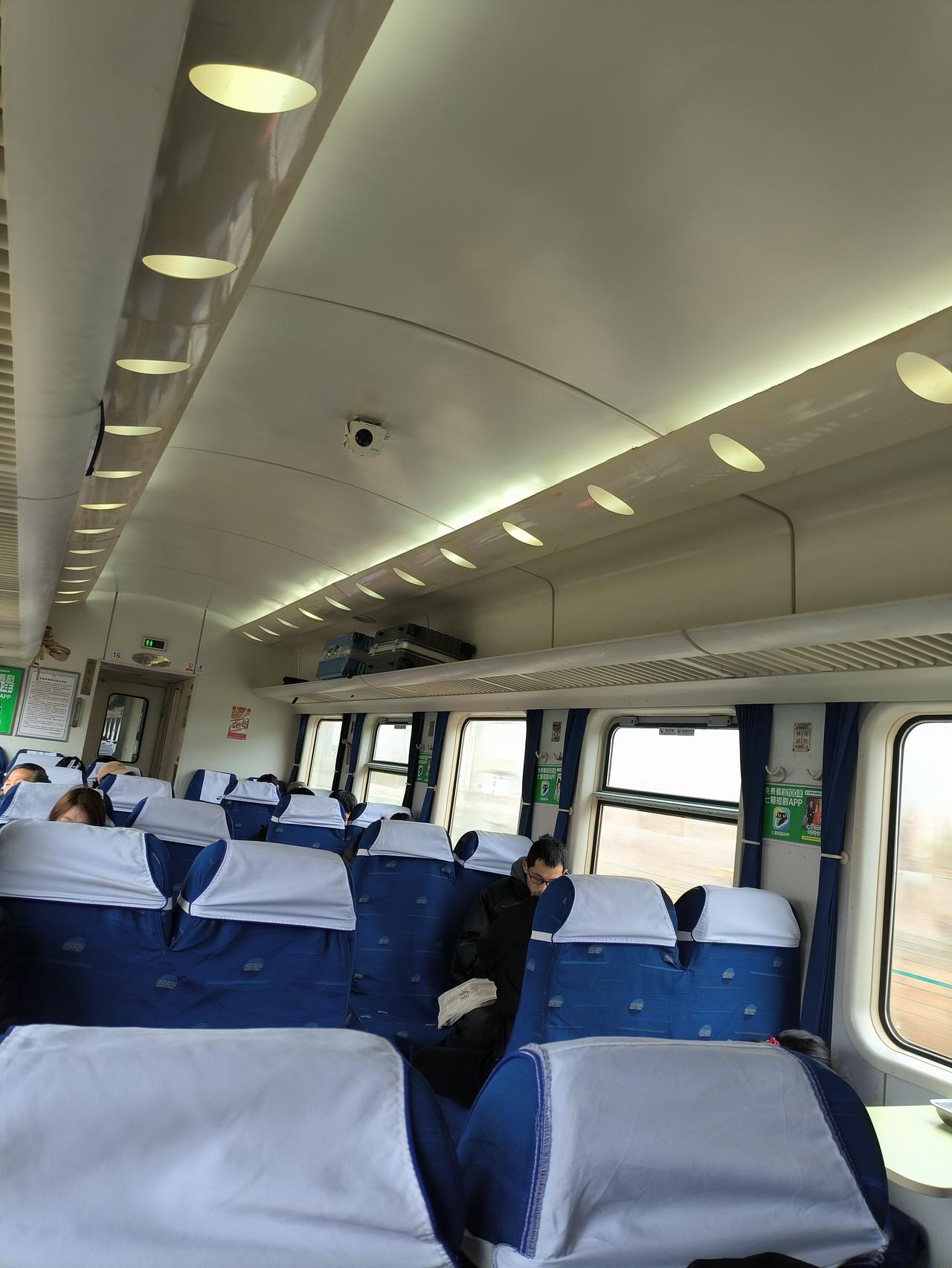 铁路不容许携带少量散瓶白酒上车，缺少人性化！3月2日，我从连云港上车去徐州，安检