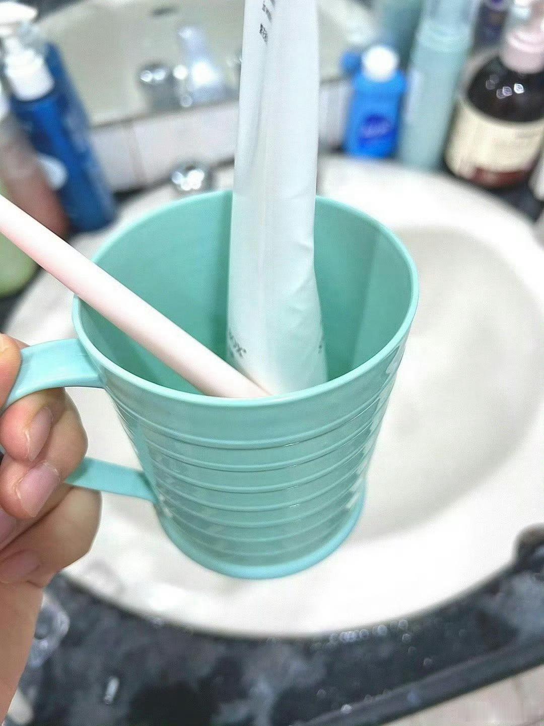 就因为一个牙杯寝室所有人都孤立我…​​​