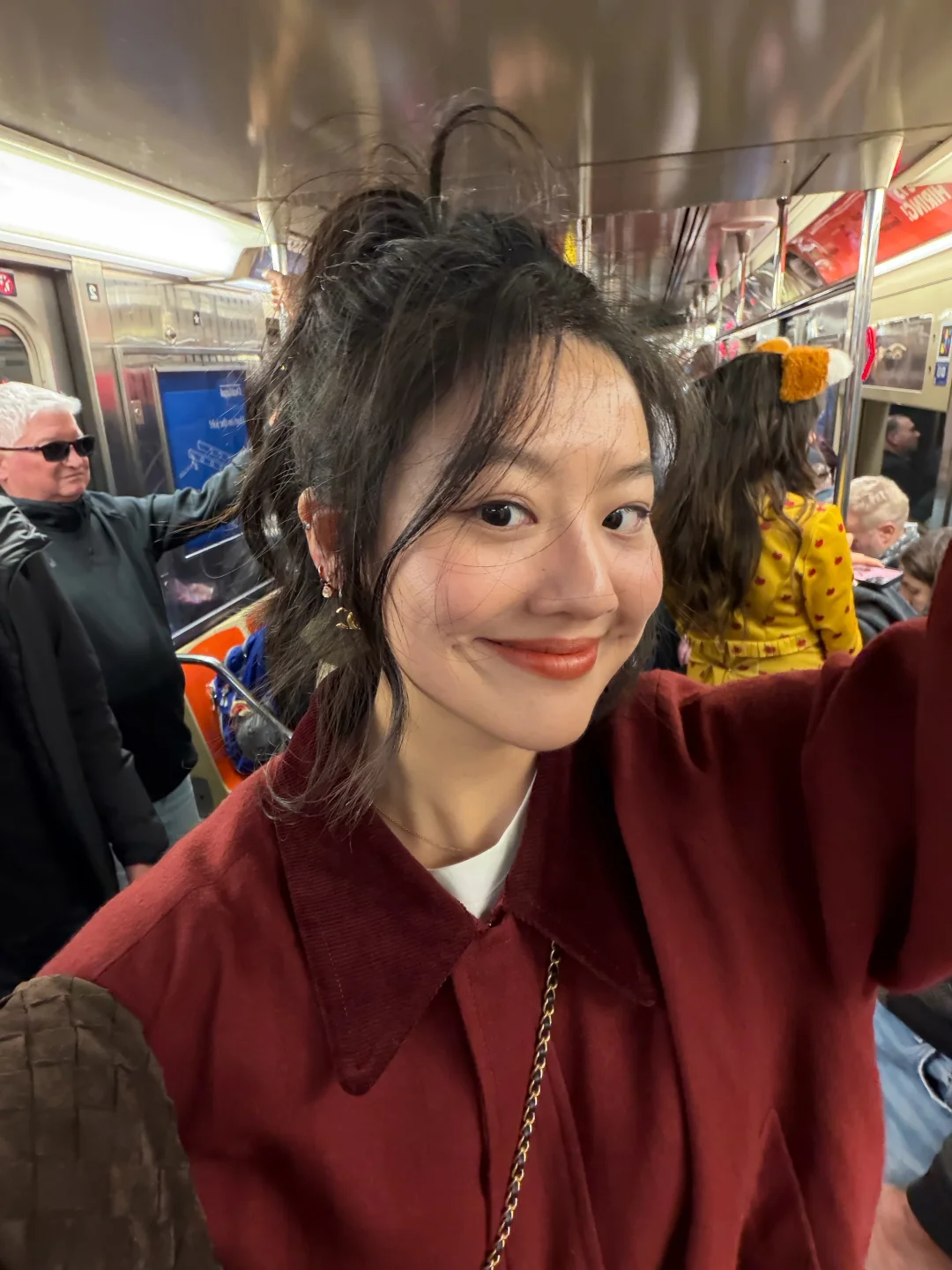 女生扎了会更漂亮的卷发马尾