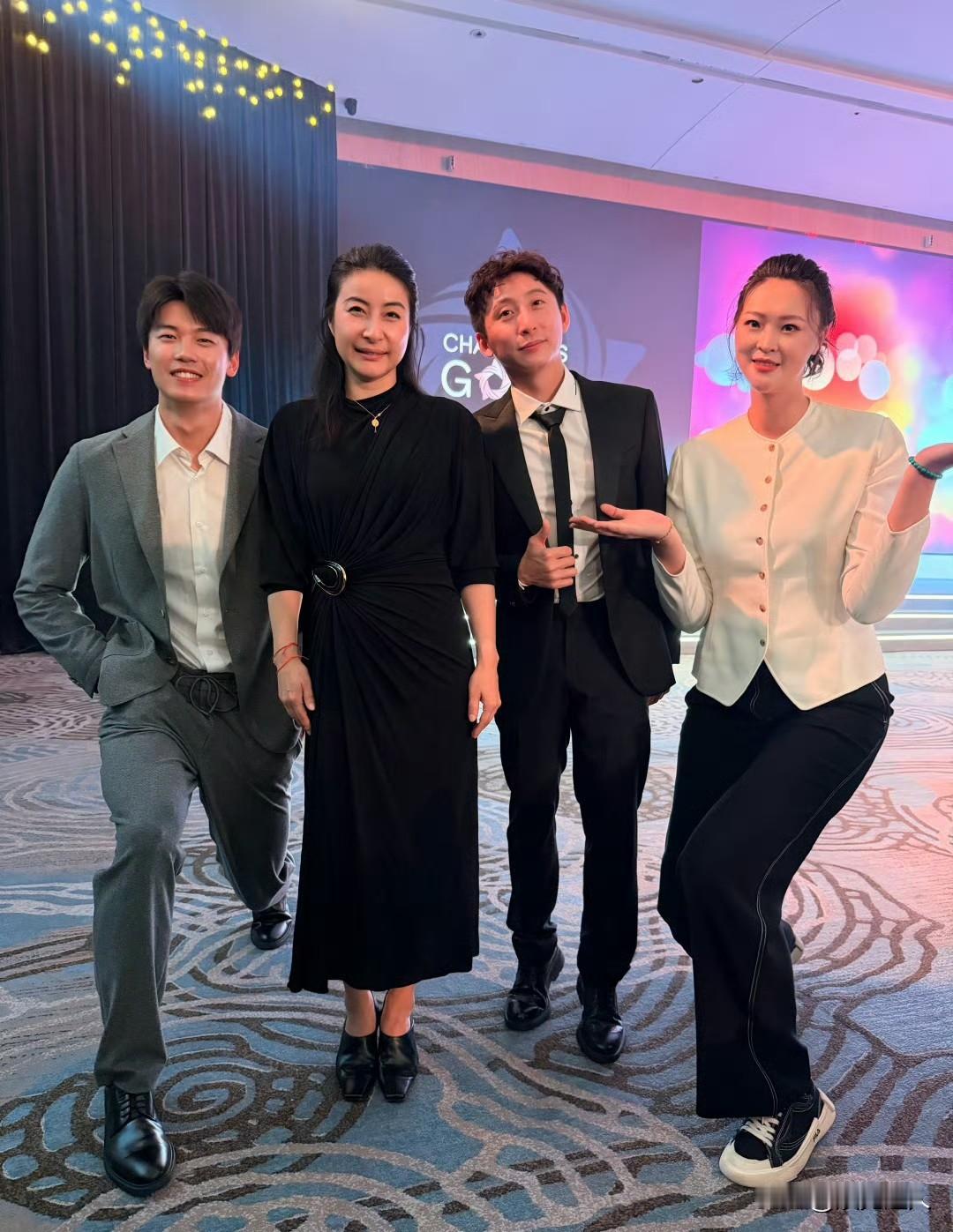 汪顺情商是真的高！和郭晶晶同框时，他主动半蹲，谦逊又讨喜。女排冠军惠若琪身高19