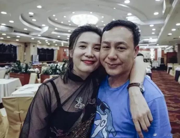 秦昊宋佳张颂文早期合照这么抽象？​​​