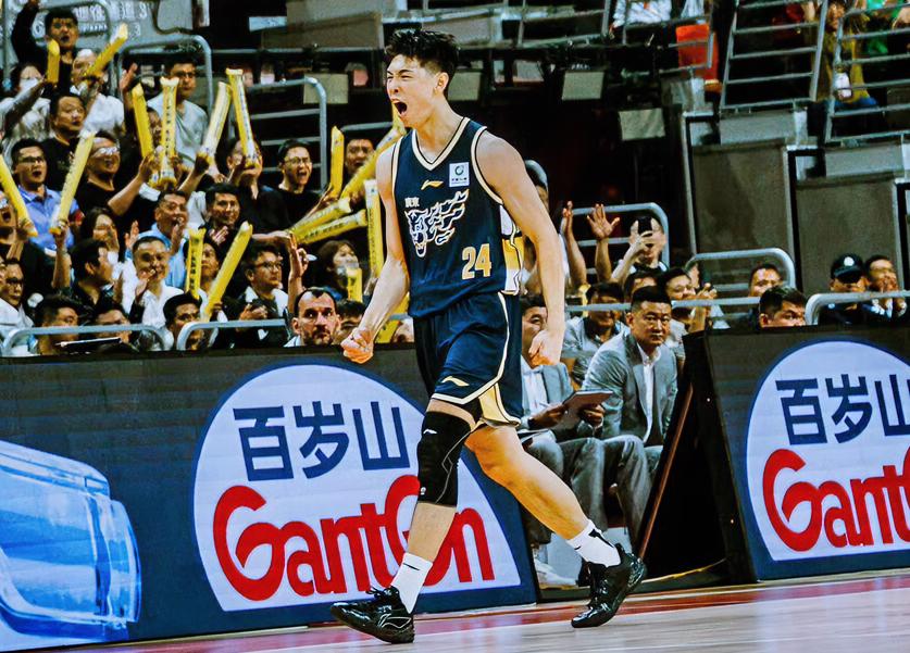 陈家政：崔哥，这常规赛都没几场了，打四川不是应该让你上去找找感觉吗？？？崔永熙