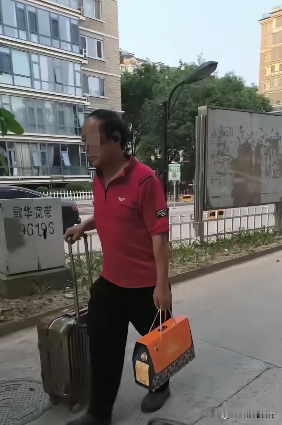 当初选房时，售楼处只剩4楼待售。身边不少人劝我“4”谐音不吉利，可我偏偏不信这些