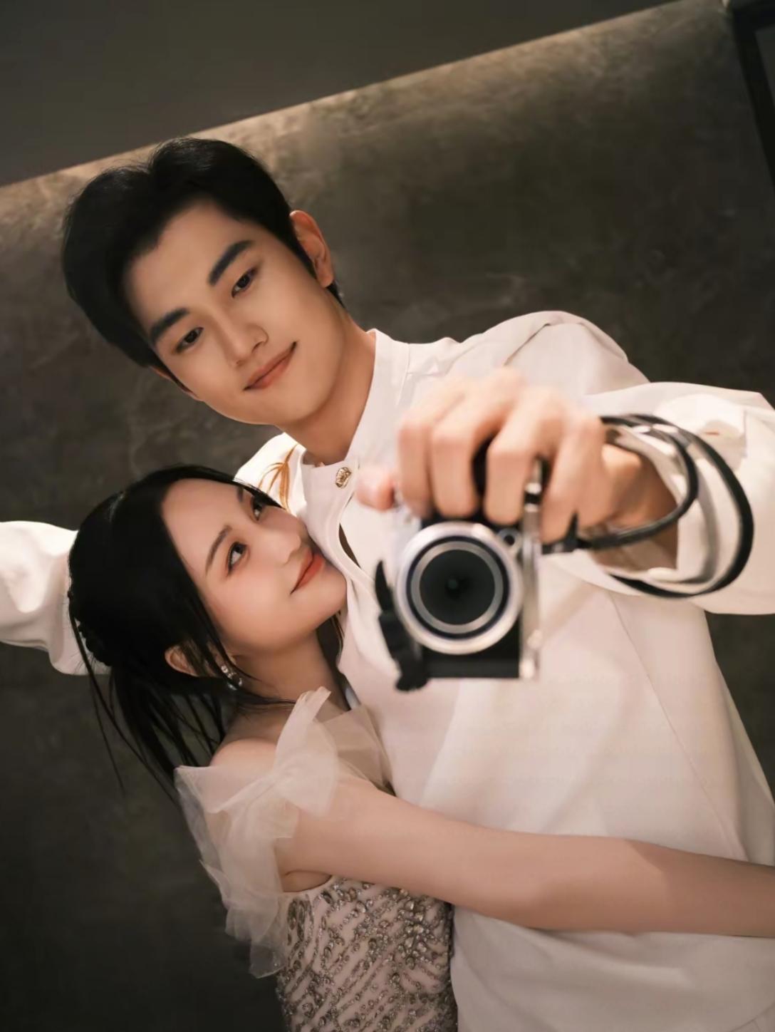 炸裂！金莎这婚前协议是把男友当外人啊？金莎和小17岁男友的这段恋爱，最近因