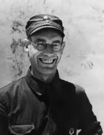 1939年，在莫斯科的寒冷审判厅里，李德因其在“反围剿”中的惨痛失误，面临共产国