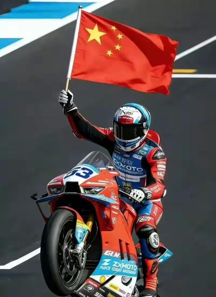 张雪机车帅到炸裂！法国车手瓦伦丁夺冠，一手把中国国旗高高举起，一手稳握车把，风驰