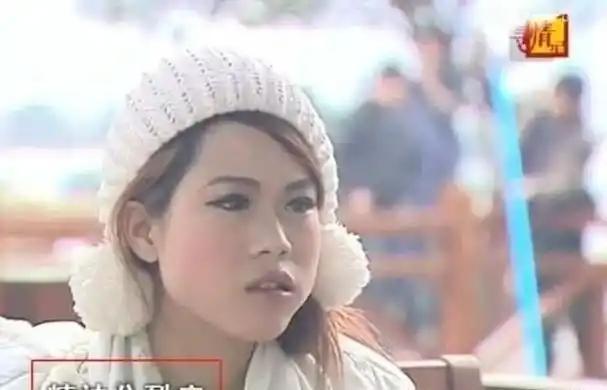 湖南21岁女孩因长得漂亮，怀疑农村父母是“人贩子”，坚持要找富豪父母，结果出来后