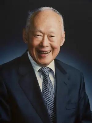1965年新加坡脱离马来西亚后，75％的人口都是华人，但李光耀态度强硬的说：“汉