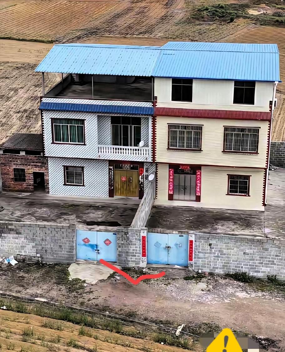 若这两栋房子住的不是邻居，而是两兄弟，瞧着这般相处状况，我定会选择自己搬走