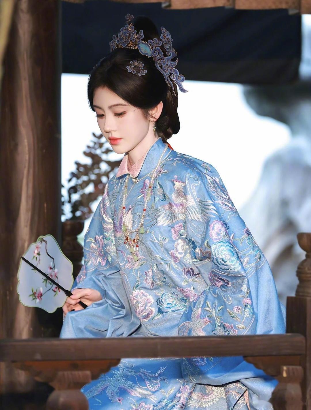 鞠婧祎剧组碎片有点太欢乐了萌妹苏绿夏坚持手搓，暑假工还招人吗苏绿夏平时在剧组干这