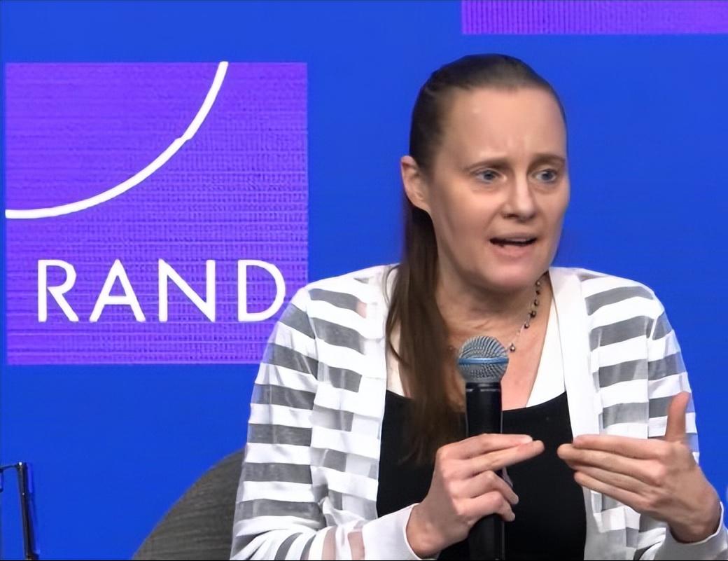 美国战略安全专家卡瓦娜强调，美国需要保证不卷入台湾战争的政策，因为美国为台海战争