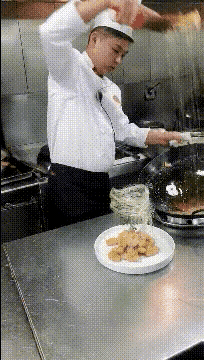 这道菜讲究的就是这个拔丝