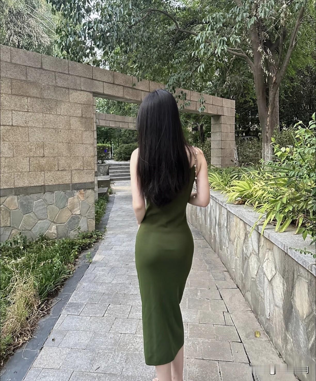 一个人说谎的最高境界是：他说的每一句话都是真的，但合在一起就是假的。他只告诉