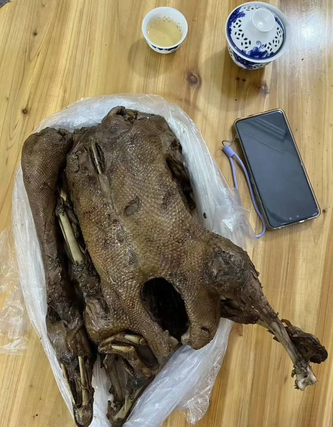 难嫁的大龄女，背后往往有一个极端难缠的小老太太。 一姑娘，八六的，一线...