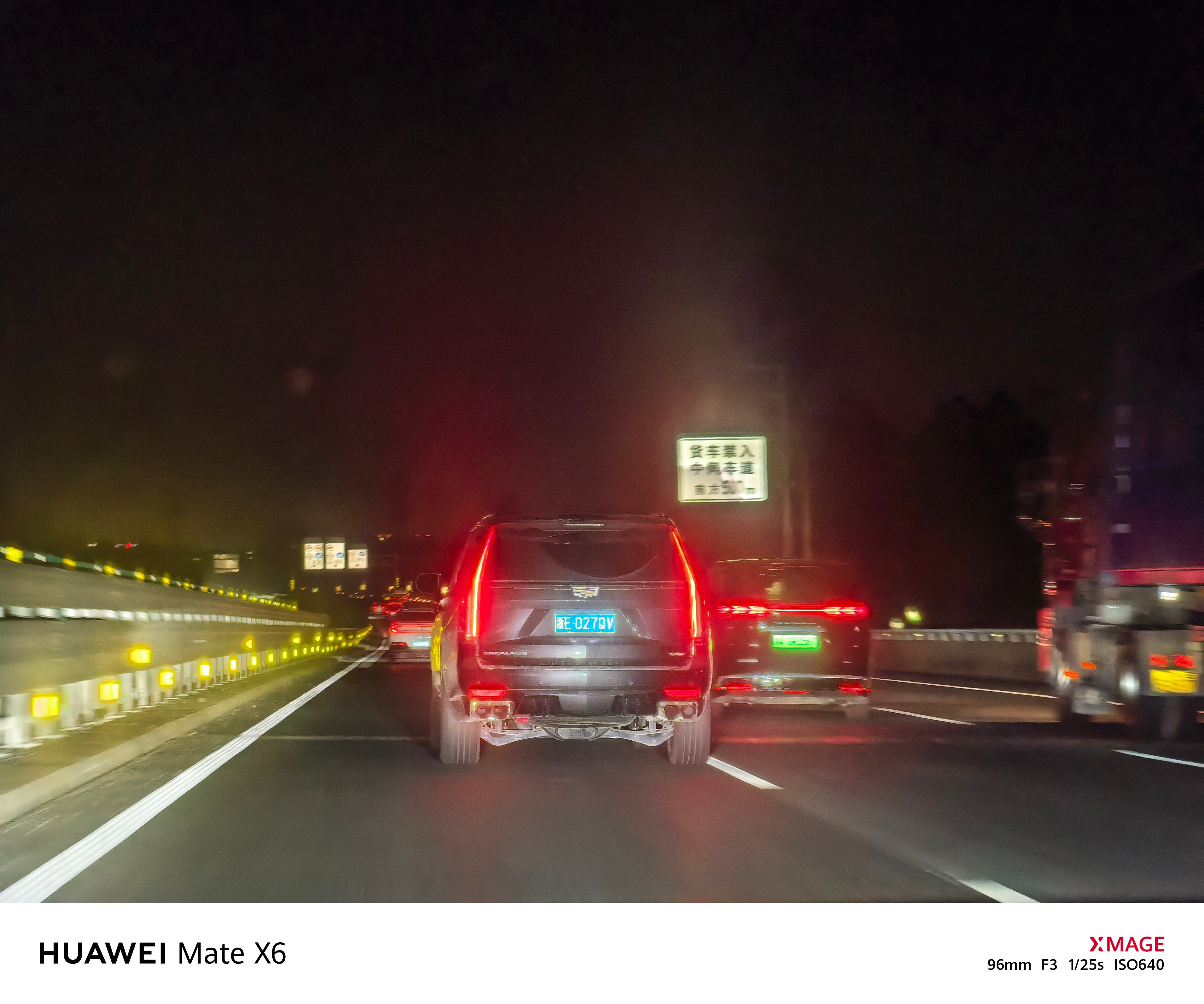 这凯迪拉克凯雷德传说中通吃各帮派的座驾没点气场真压不住这台车的气势波波的车世界