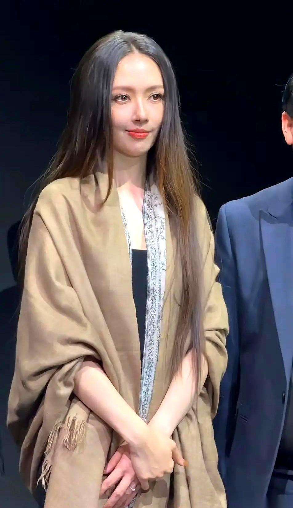 我算是看透了。向太当初挑儿媳妇，哪是挑儿媳妇。分明是在给自己的家族企业，招一