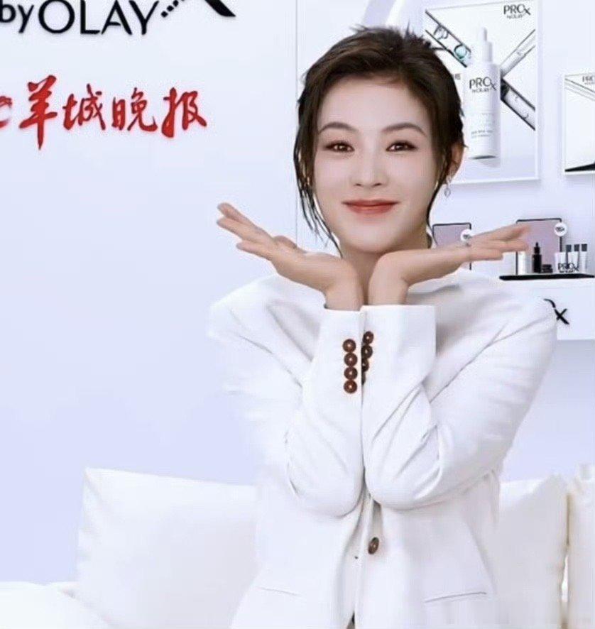 陈丽君直播状态，4连拍太可爱了​​​