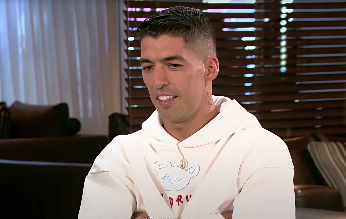 苏亚雷斯回忆MSN组合诞生：“打阿贾克斯时，恩里克让梅西踢伪9号，他早习惯了那位