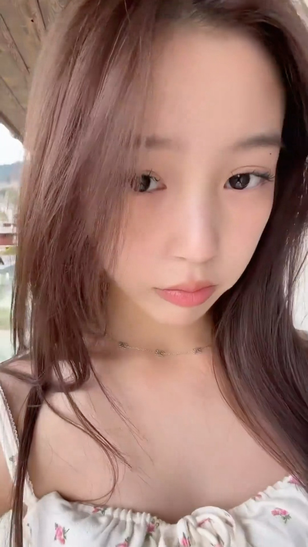赵薇的女儿小四月都15岁了诶～果然妈妈是顶级大美女的都很难超越​​​
