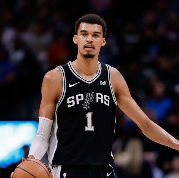 这才叫降维打击！文班亚马全票拿下DPOY，第二名连他尾灯都看不到全票，100