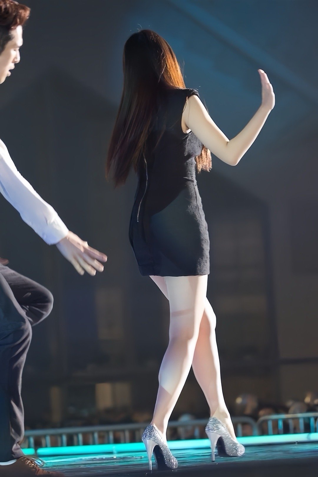 李知恩iu肉腿也是很经典啊​​​