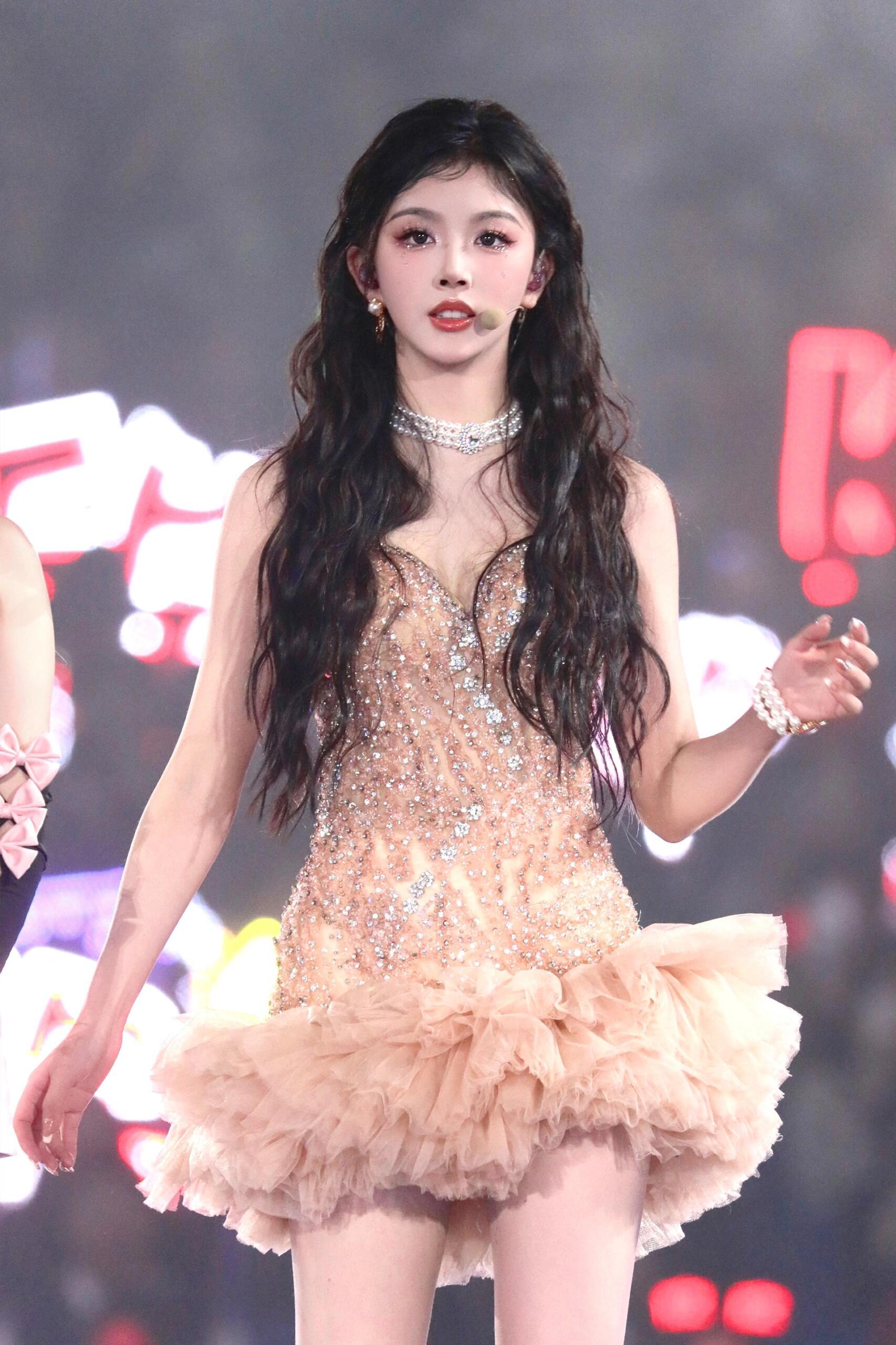 顶级门面孔雪儿真的太美了，舞也跳得很好​​​