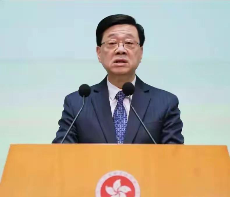 这回香港算是看透了，以前总觉得自己是国际大都市，能单干，现在风向一变，立马就明白