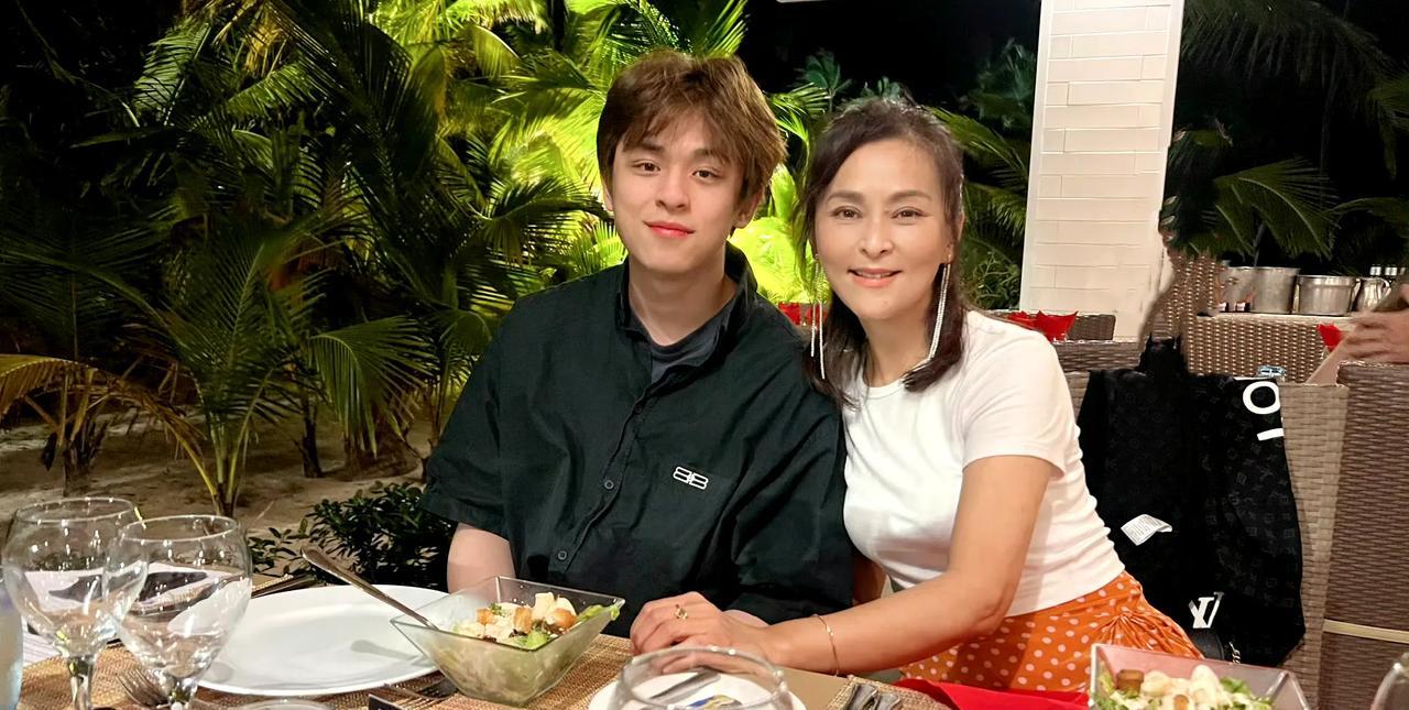 还有人记得她吗？曾经琼瑶剧御用女主角，凭借美貌红遍全国，却下嫁给当时默默无闻的小