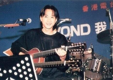 Beyond黄家驹的吉他水平如何？看看专业人士是怎样评价的！有一些网友说，黄