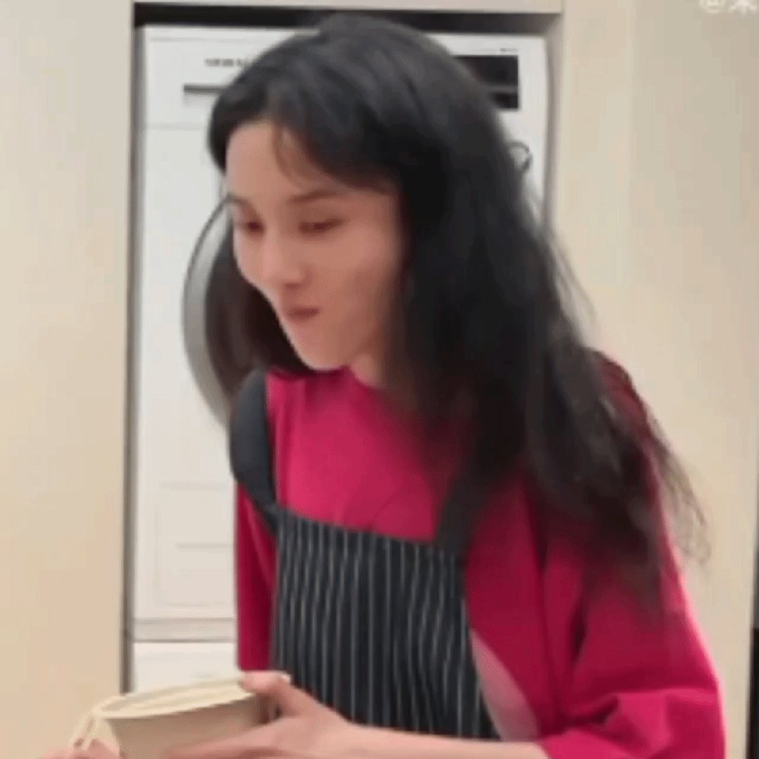 宋祖儿咋这么杆瘦？跟吸了一样