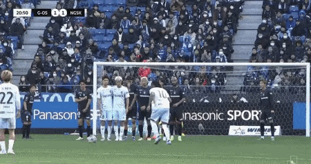 日职联有个叫热苏斯的外援，进了一个罕见的任意球观赏性不强，但是进球路子很特别——