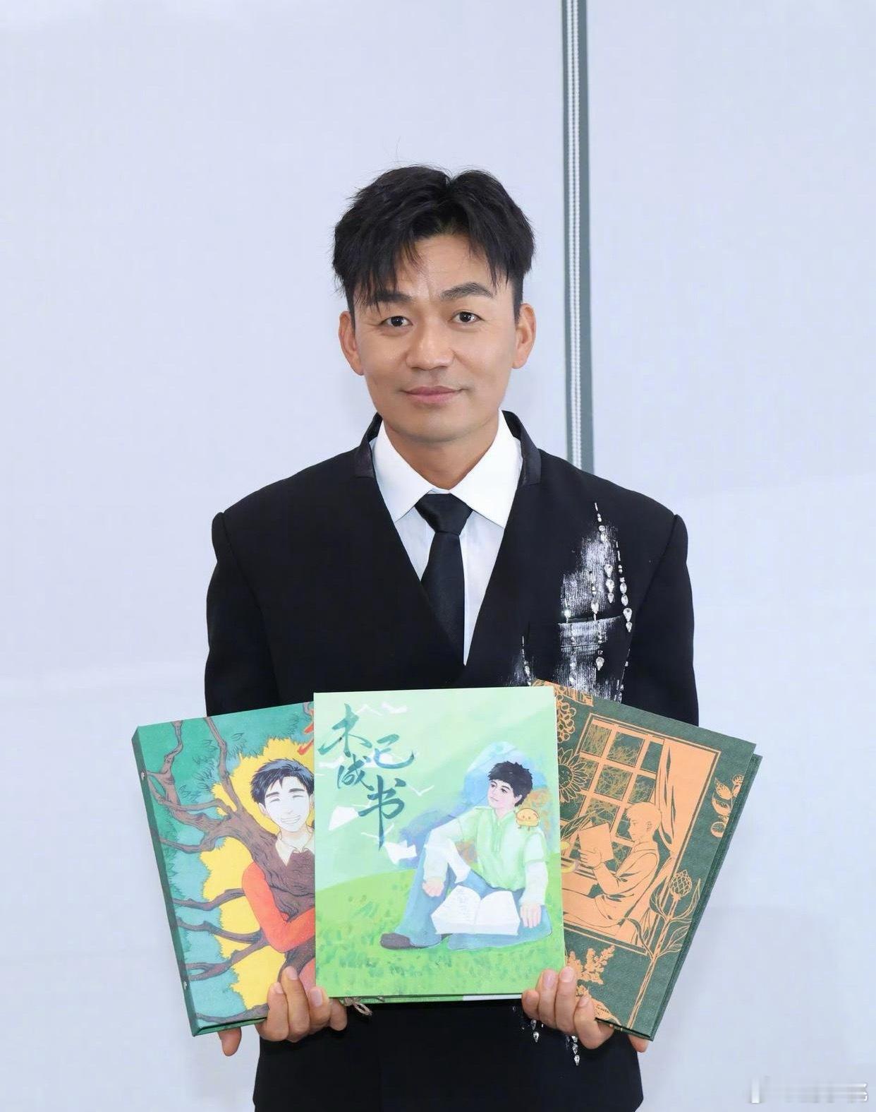 1.郭麒麟自控力没有那么强，没工作的时候会胡吃海塞，稍微被别人吐槽胖了，又开始疯