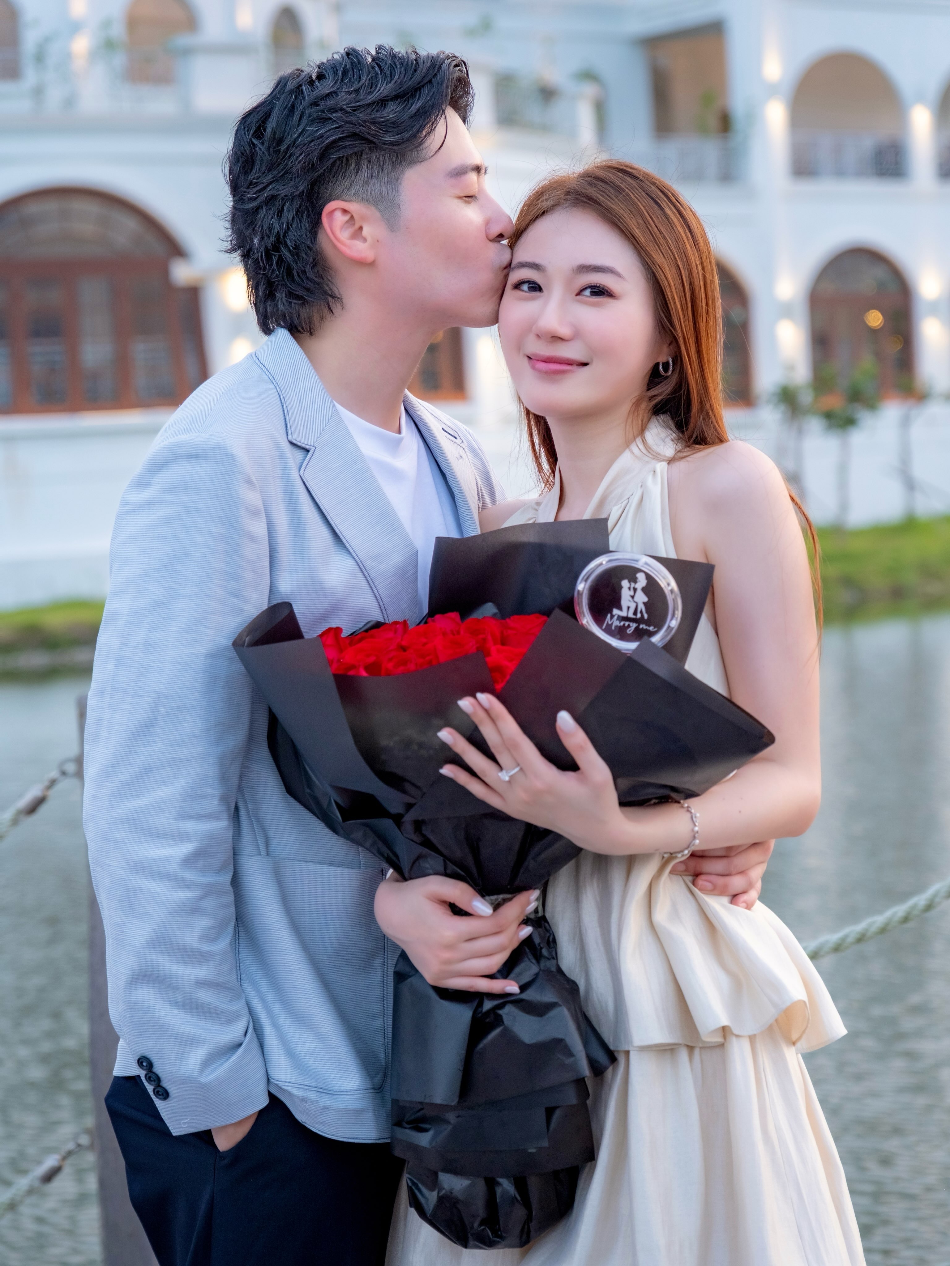 港姐王菲与张子丰发文宣布订婚喜讯