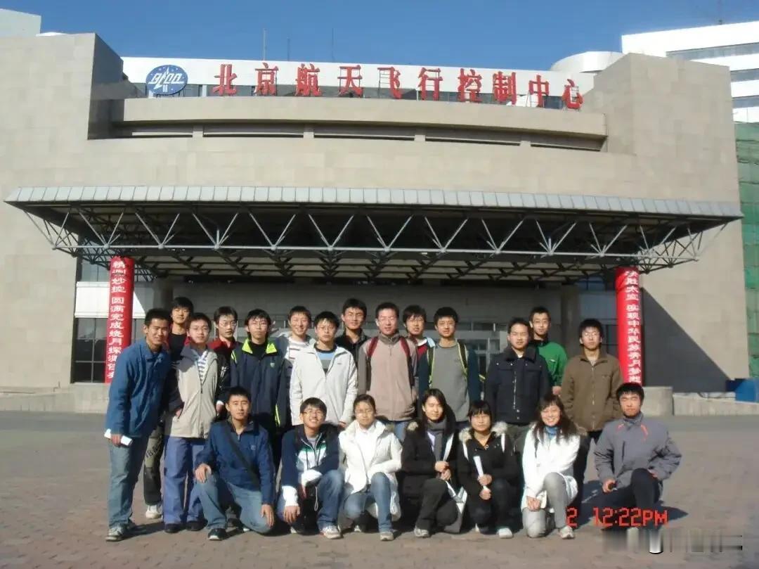 当年王虹去法留学，没有数学系导师愿意写推荐信？这件事有必要说清楚。根据饶毅公开