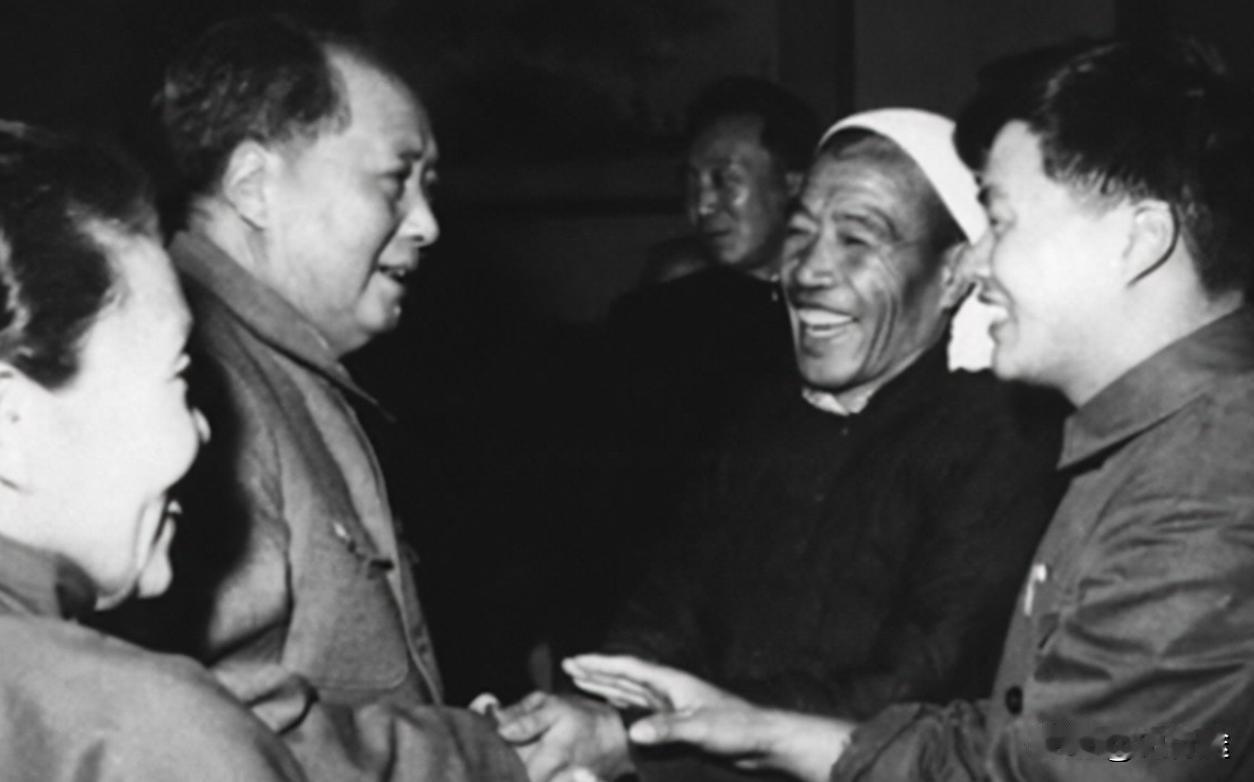 1964年12月26日毛主席过71岁生日，请陈永贵吃饭，席间对他说：你不要翘尾巴