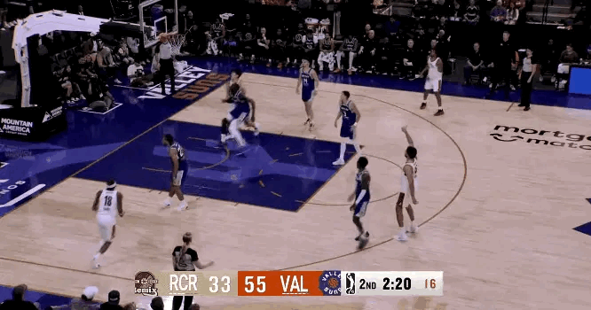 杨瀚森发展联盟首秀：登场29分钟，运动战11中4，得到8分13篮板4助攻1抢断1