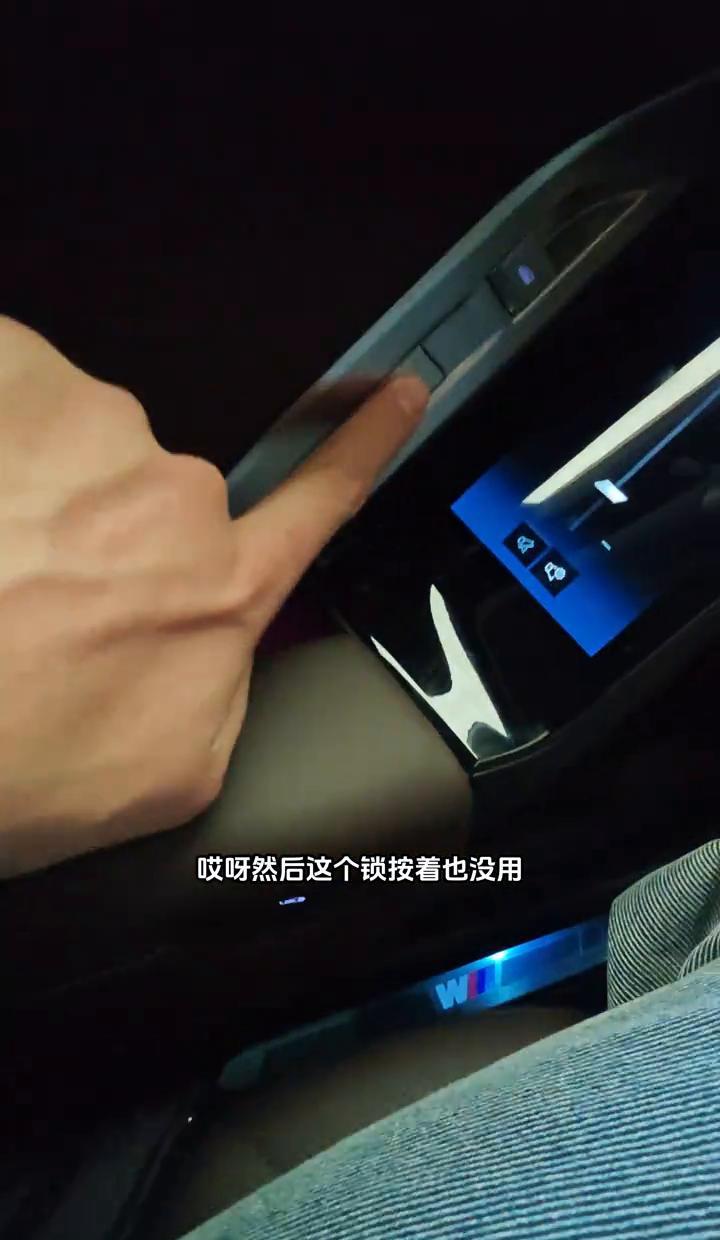 花112万买辆宝马7系，发现后车门从里面打不开。这不是故障，是它的设计逻辑。