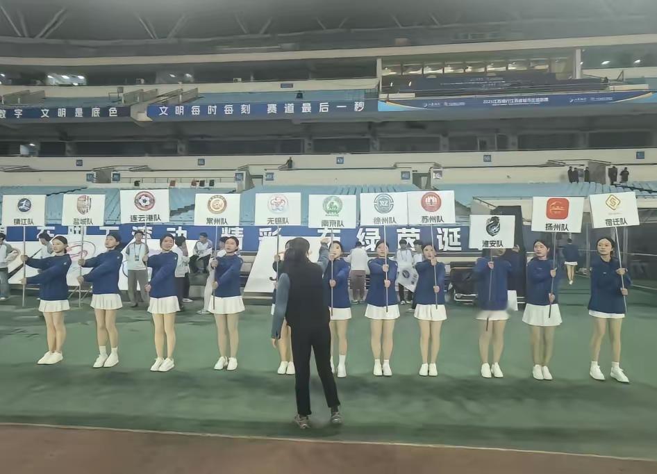 苏超决赛,增添列车,太宠爱球迷了。11月1日晚,2025年“苏超”决赛将在