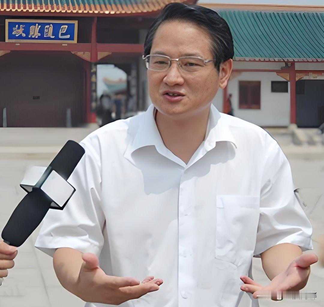 刚刚刷到一个姓易的校友，他是湖南师范大学1982届毕业，比我高了20届。虽然我跟