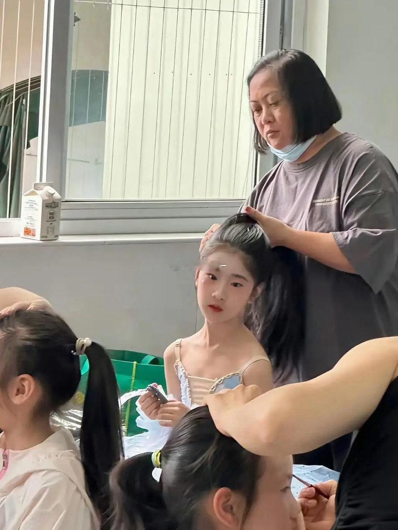 有的孩子从小就是刘亦菲​​​