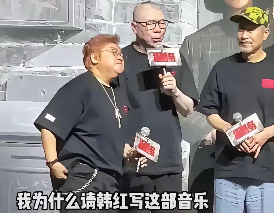 昔日的慈善家、人民解放军韩红今天怎么变成这副模样了？先看外表脖子上戴的是什么链