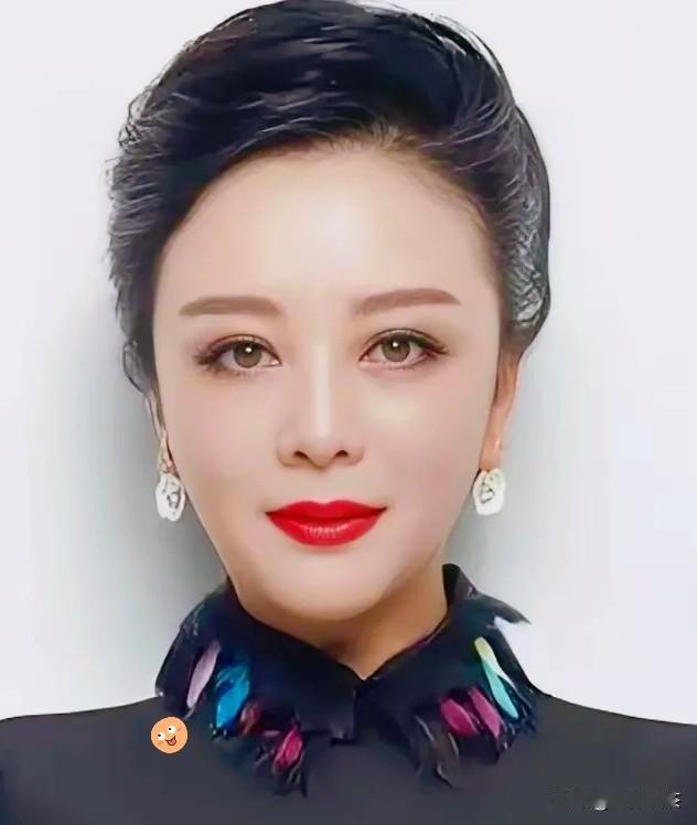 孙二娘梁丽被通缉，她演过水浒最狠的女人，但她自己的人生剧本，比任何一部电视剧都荒