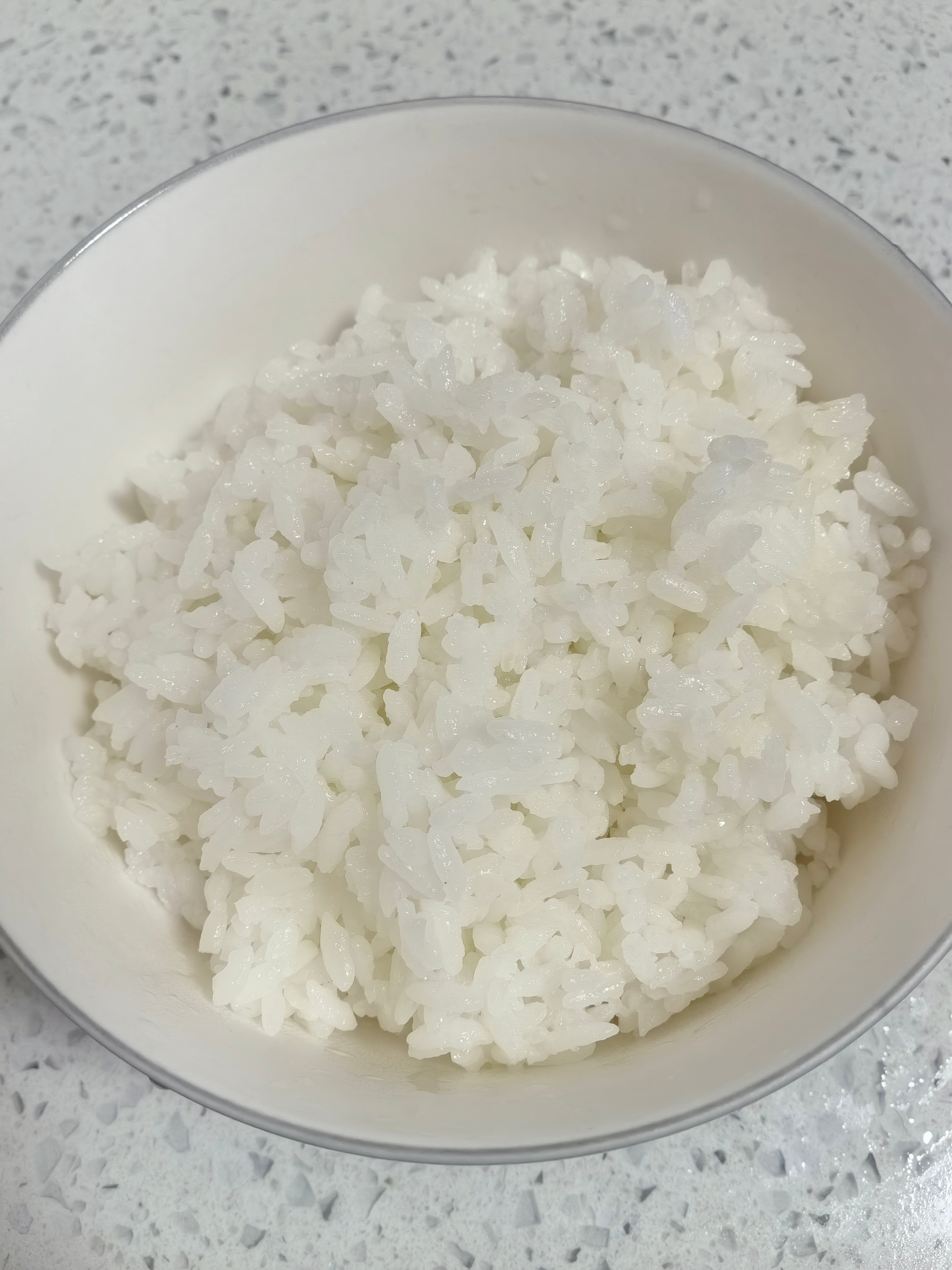 周五儿子不用晚自习，今晚终于可以早点吃饭了简单的两个家常菜配上米饭有菜有肉完美~