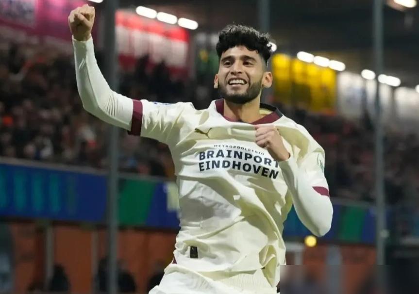 大巴黎想给欧冠腾地方，申请推迟联赛，直接被争冠对手朗斯一纸声明给干沉默了。就差1