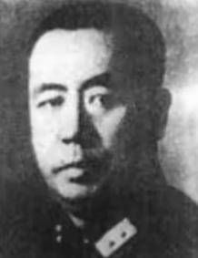 1950年6月，行刑后的马场町刑场，一具具遗体已经开始腐烂，2名青年偷偷过来，在